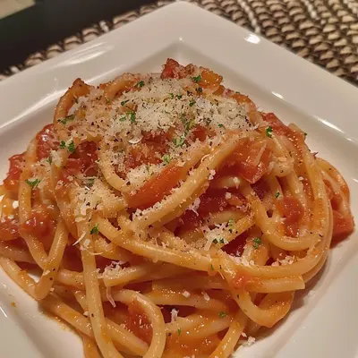 Easy Creamy Tomato Garlic Pasta