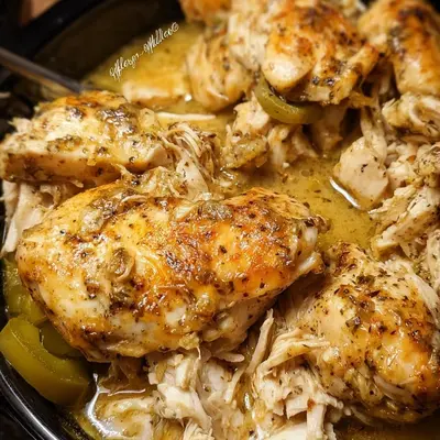 Slow Cooker Mississippi Chicken: Easy & Flavorful