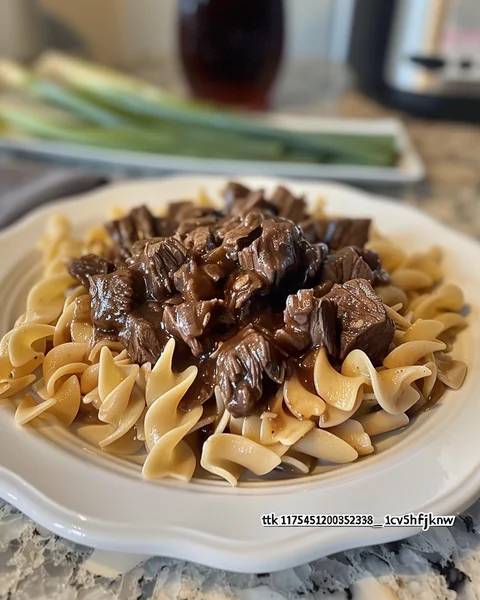 Easy Crockpot Beef Tips & Noodles Recipe