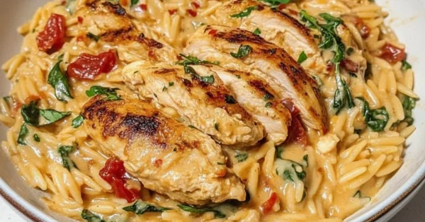Effortless & Delicious: Creamy Tuscan Chicken Orzo – A One-Pan Delight!