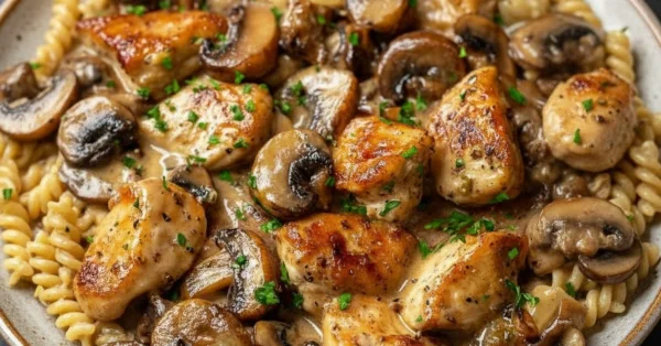 The Ultimate Creamy Chicken Stroganoff: Comfort in 30 Minutes!